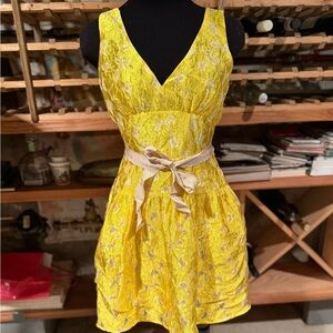 BCBGMAXAZRIA Yellow Jacquard‎ V-Neck Open Back Cocktail Dress Size 0 VWX6P907